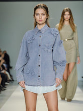 Veste en jean avec chemise à fleurs 3D